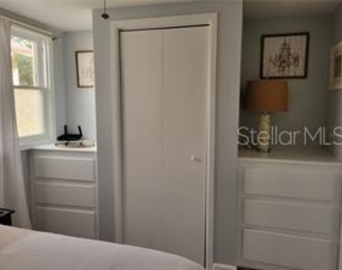 1370 Greenway Drive - Photo Thumbnail 5