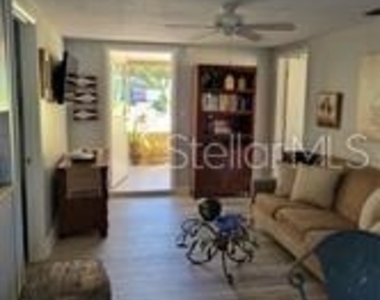 1370 Greenway Drive - Photo Thumbnail 15