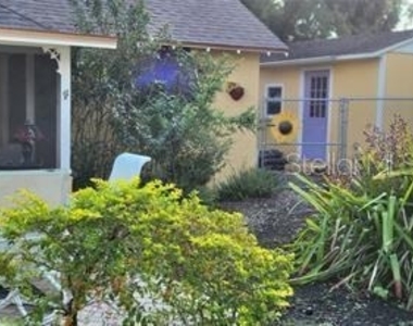 1370 Greenway Drive - Photo Thumbnail 2