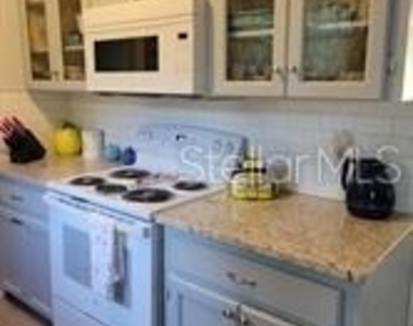 1370 Greenway Drive - Photo Thumbnail 11