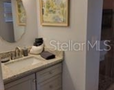 1370 Greenway Drive - Photo Thumbnail 3