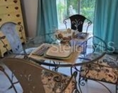 1370 Greenway Drive - Photo Thumbnail 10