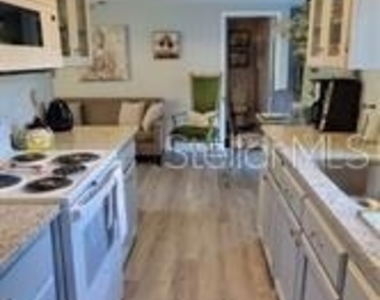 1370 Greenway Drive - Photo Thumbnail 12