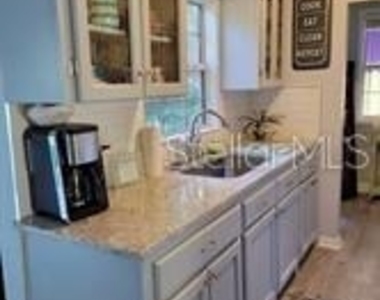 1370 Greenway Drive - Photo Thumbnail 13