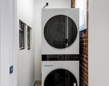 16 Howard Avenue - Photo Thumbnail 7