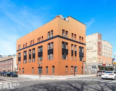 16 Howard Avenue - Photo Thumbnail 13