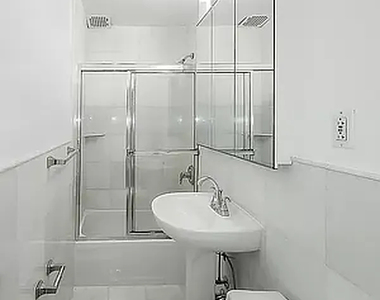 210 East 83rd Street - Photo Thumbnail 3