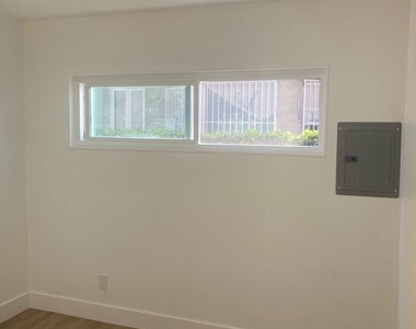 1101 W 106th Street - Photo Thumbnail 5