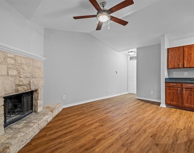 6804 N Capital Of Texas Highway - Photo Thumbnail 2