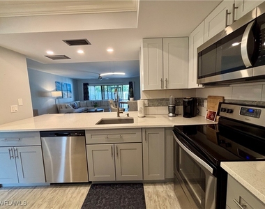 800 Meadowland Drive - Photo Thumbnail 4