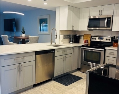 800 Meadowland Drive - Photo Thumbnail 5