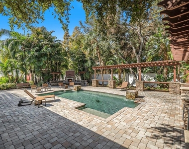 5701 S Macdill Avenue - Photo Thumbnail 2