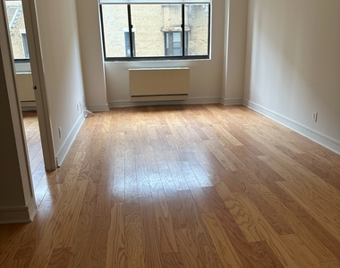 West 96th Street - Photo Thumbnail 1