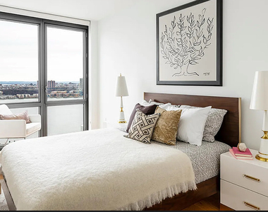 606 West 57th Street - Photo Thumbnail 3