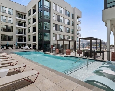2305 Summer St - Photo Thumbnail 5