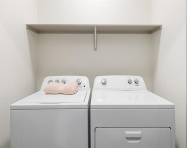 2305 Summer St - Photo Thumbnail 3