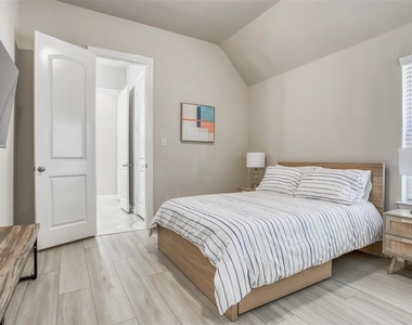 29114 Davenport Drive - Photo Thumbnail 32