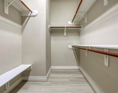 29114 Davenport Drive - Photo Thumbnail 25
