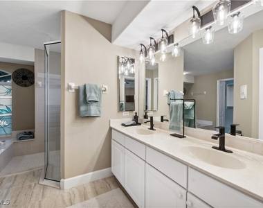 28399 Del Lago Way - Photo Thumbnail 8