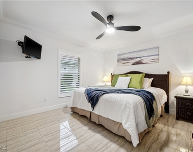 28399 Del Lago Way - Photo Thumbnail 10
