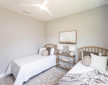 14113 Canadian Avenue - Photo Thumbnail 36