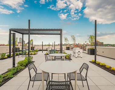 526 Baltic Street - Photo Thumbnail 8