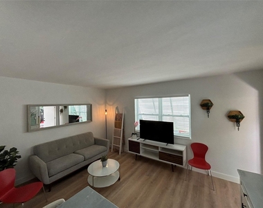 1315 Se 2nd Street - Photo Thumbnail 3