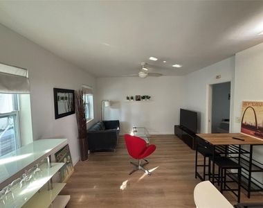 1315 Se 2nd Street - Photo Thumbnail 2