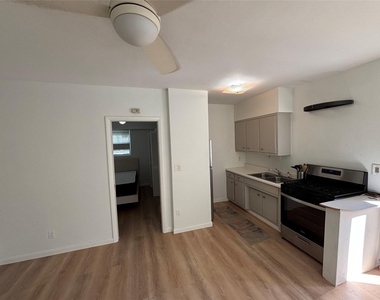 1315 Se 2nd Street - Photo Thumbnail 4