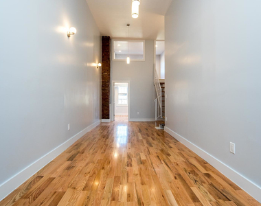 179 Stanhope Street - Photo Thumbnail 9