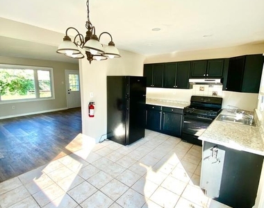 46 Beaverdale Lane - Photo Thumbnail 5