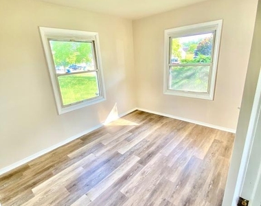 46 Beaverdale Lane - Photo Thumbnail 6