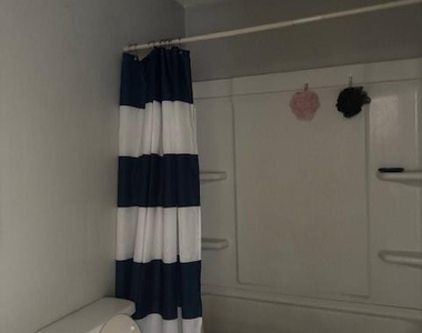 2122 Malloy Street - Photo Thumbnail 1