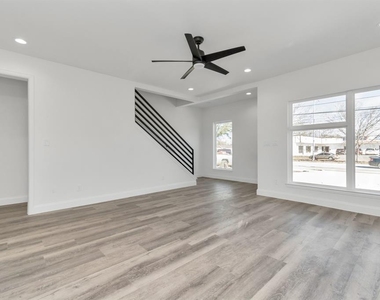 8636 Scott Street - Photo Thumbnail 5