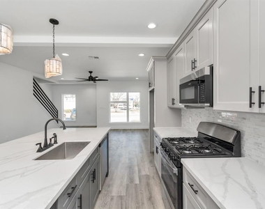 8636 Scott Street - Photo Thumbnail 4