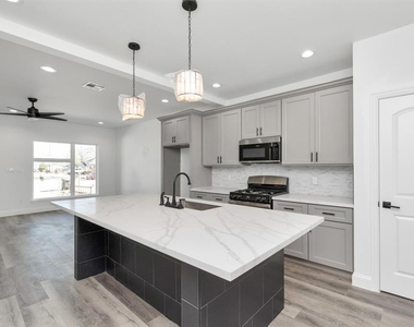 8636 Scott Street - Photo Thumbnail 2