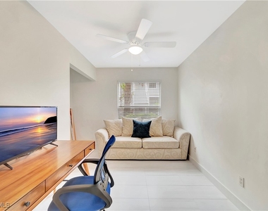 1925 Courtyard Way - Photo Thumbnail 17