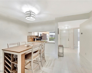 1925 Courtyard Way - Photo Thumbnail 5