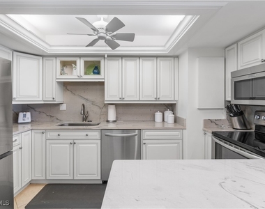 3443 Gulf Shore Boulevard N - Photo Thumbnail 4