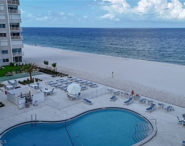 3443 Gulf Shore Boulevard N - Photo Thumbnail 15