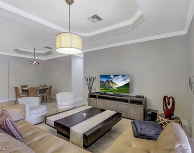 9530 Piacere Way - Photo Thumbnail 10
