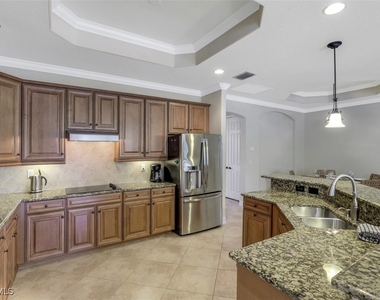 9530 Piacere Way - Photo Thumbnail 13