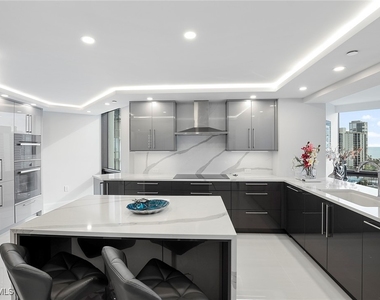 4751 Gulf Shore Boulevard N - Photo Thumbnail 7