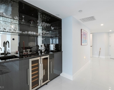 4751 Gulf Shore Boulevard N - Photo Thumbnail 4