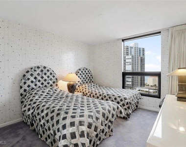 4751 Gulf Shore Boulevard N - Photo Thumbnail 16