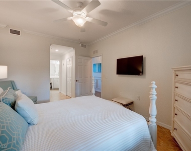 9521 Avellino Way - Photo Thumbnail 12