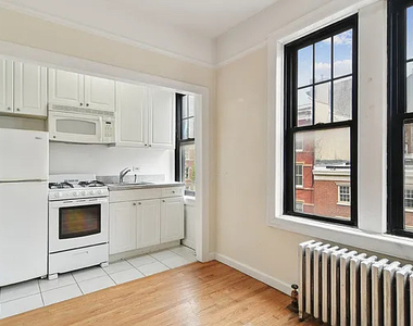 West 10th Street - Photo Thumbnail 9