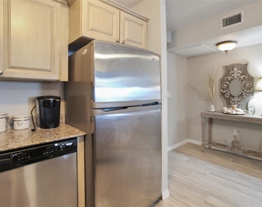 1050 Longboat Club Road - Photo Thumbnail 5