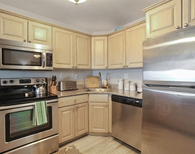 1050 Longboat Club Road - Photo Thumbnail 4