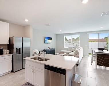 17063 Coral Key Drive - Photo Thumbnail 8